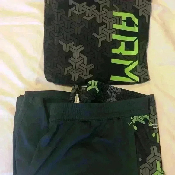 Under Armour Other - Under Armour workout set